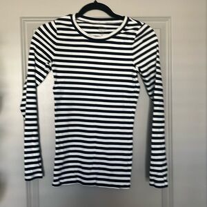Jcrew stripped long sleeve t-shirt, size S, good condition.